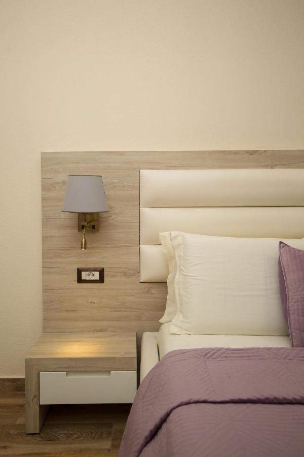 Hotel Vd Roleks Vlorë Quarto foto