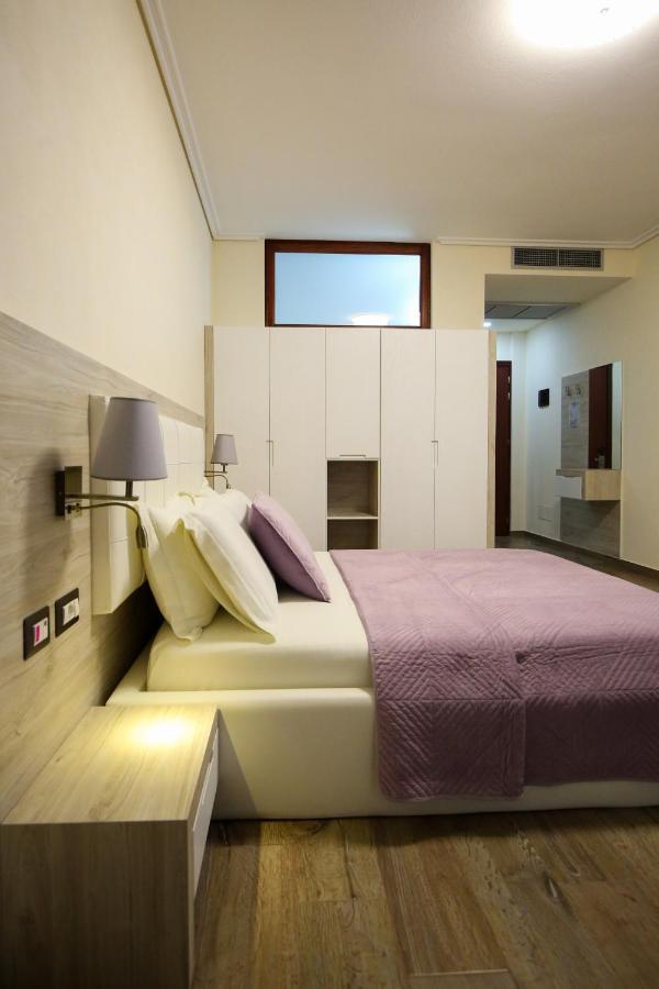 Hotel Vd Roleks Vlorë Quarto foto